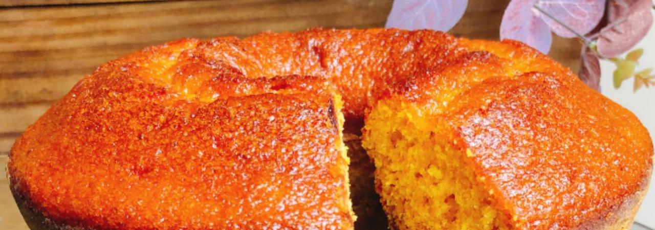 Bolo de cenoura com gotas de chocolate